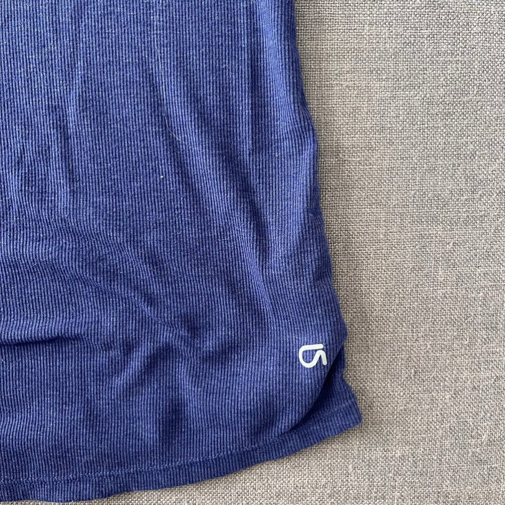 Small purple ribbed Gap tank top - Picture 2 of 4